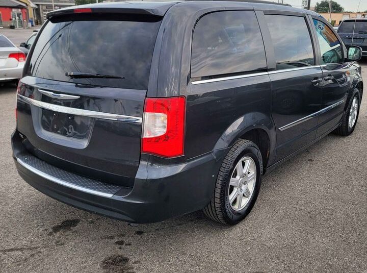 2011 Chrysler Town & Country Touring