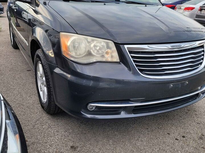 2011 Chrysler Town & Country Touring